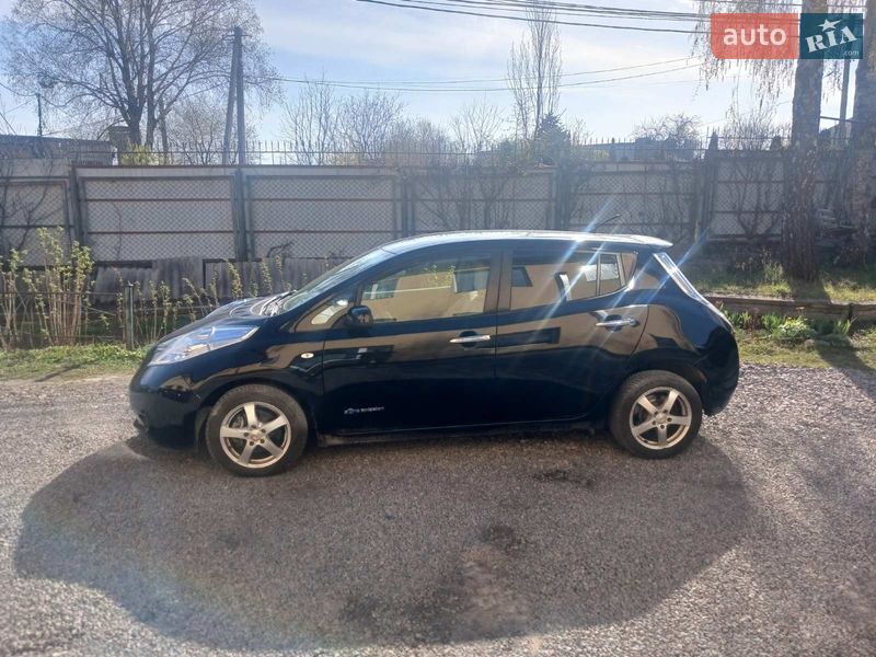Хэтчбек Nissan Leaf 2012 в Ровно
