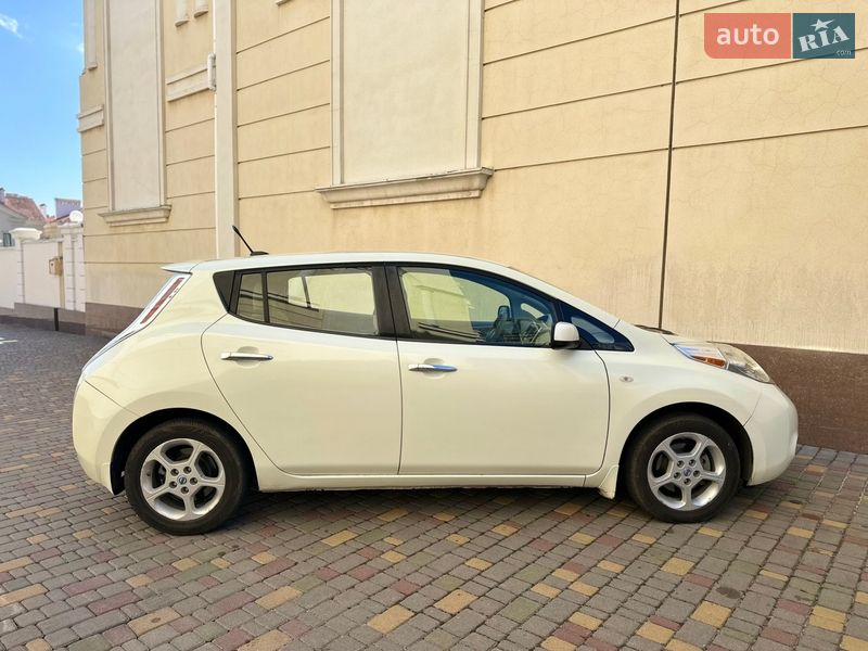 Хэтчбек Nissan Leaf 2012 в Одессе