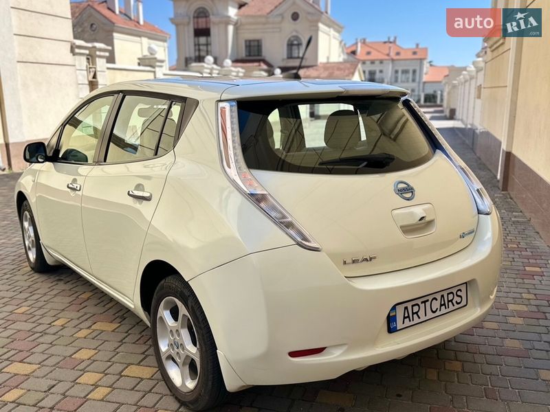 Хэтчбек Nissan Leaf 2012 в Одессе