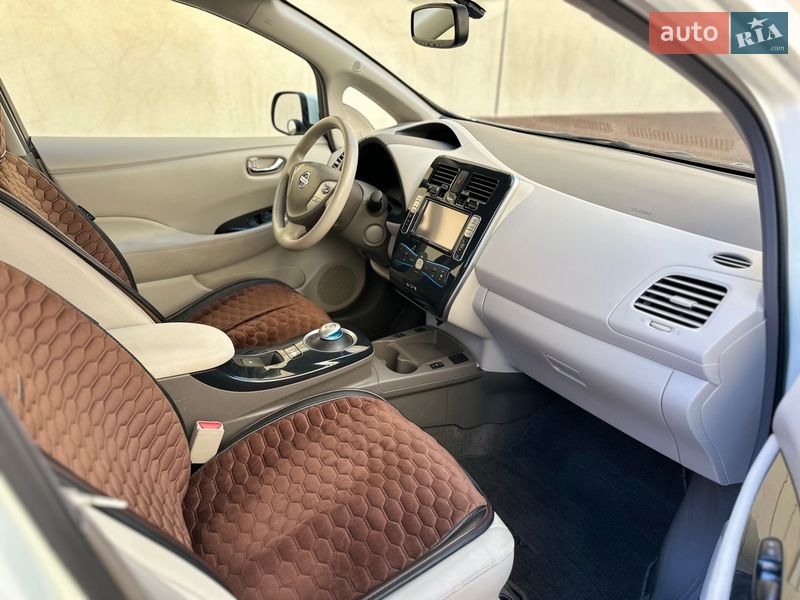 Хэтчбек Nissan Leaf 2012 в Одессе