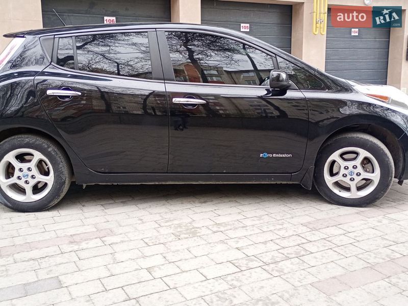 Хэтчбек Nissan Leaf 2015 в Тернополе