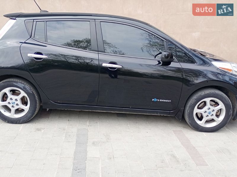 Хэтчбек Nissan Leaf 2015 в Тернополе