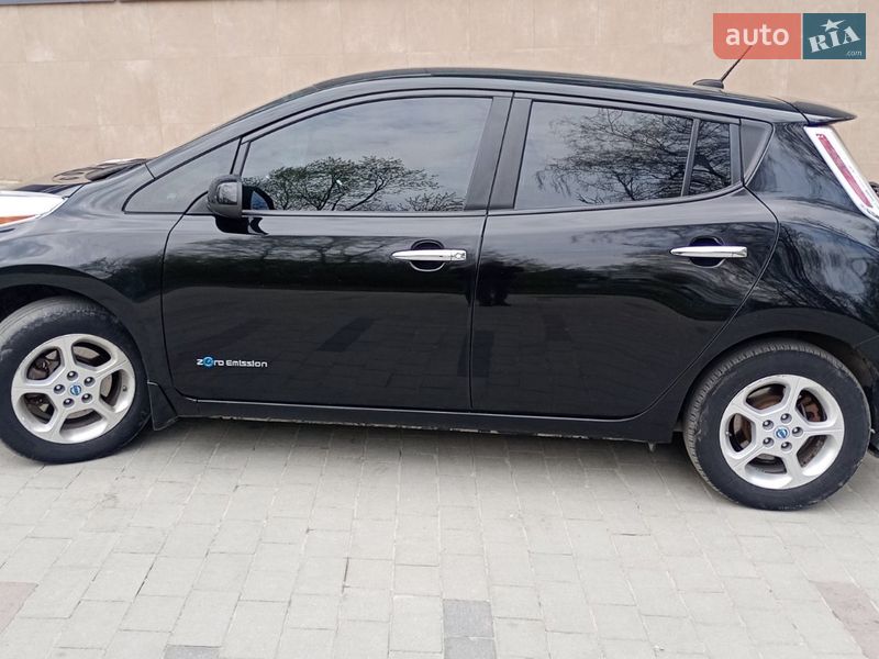 Хэтчбек Nissan Leaf 2015 в Тернополе