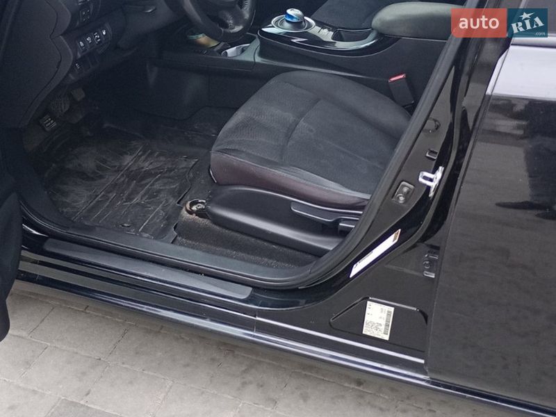 Хэтчбек Nissan Leaf 2015 в Тернополе