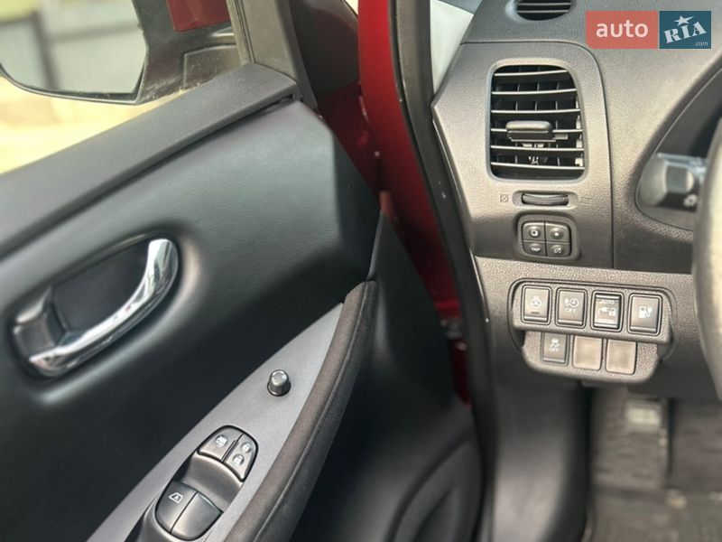 Хетчбек Nissan Leaf 2015 в Чернівцях
