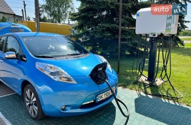 Хетчбек Nissan Leaf 2013 в Рівному