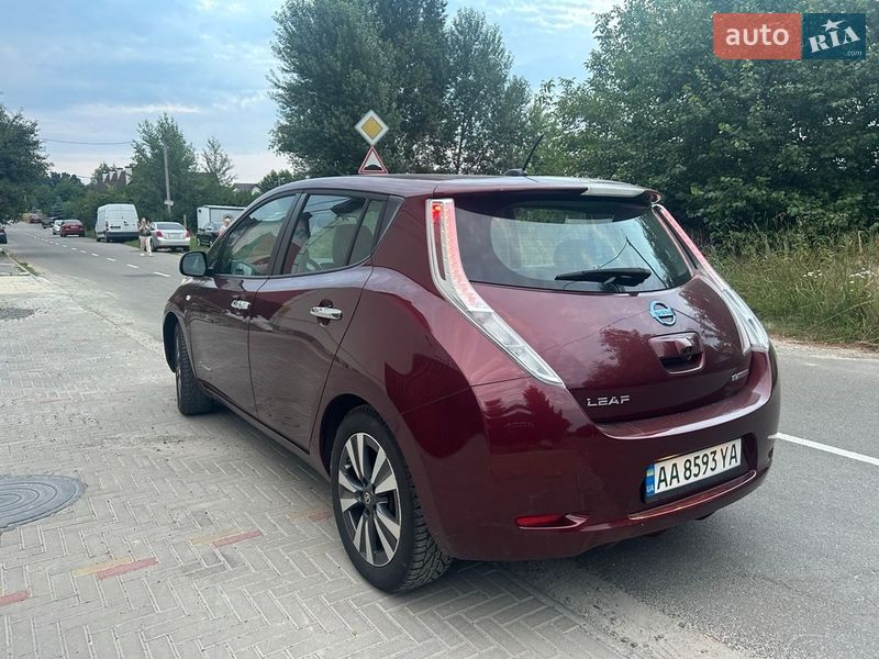 Хэтчбек Nissan Leaf 2016 в Святопетровское