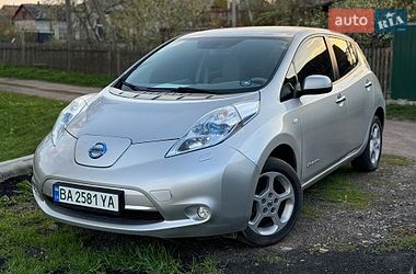 Хэтчбек Nissan Leaf 2011 в Александрие