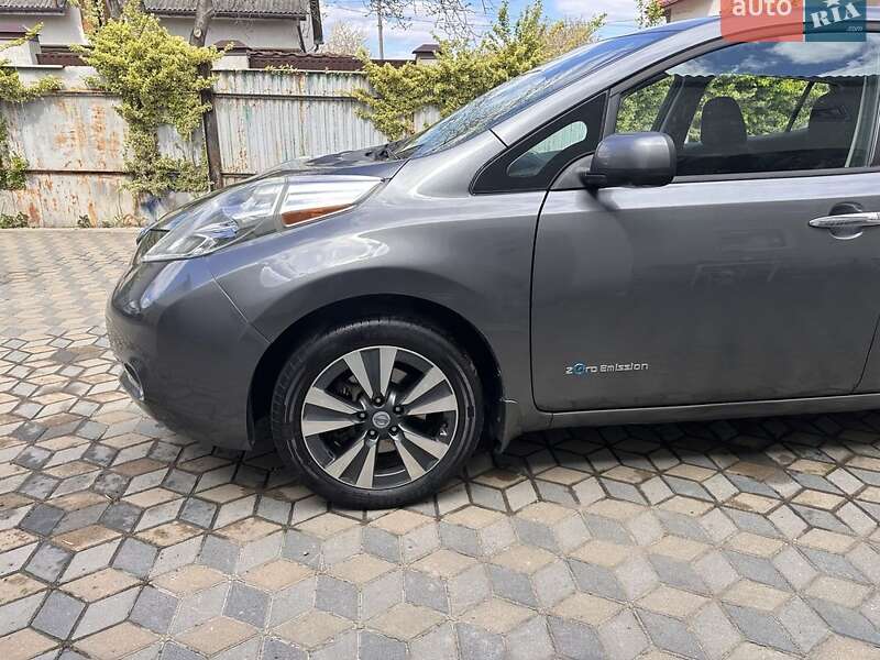 Хэтчбек Nissan Leaf 2014 в Львове