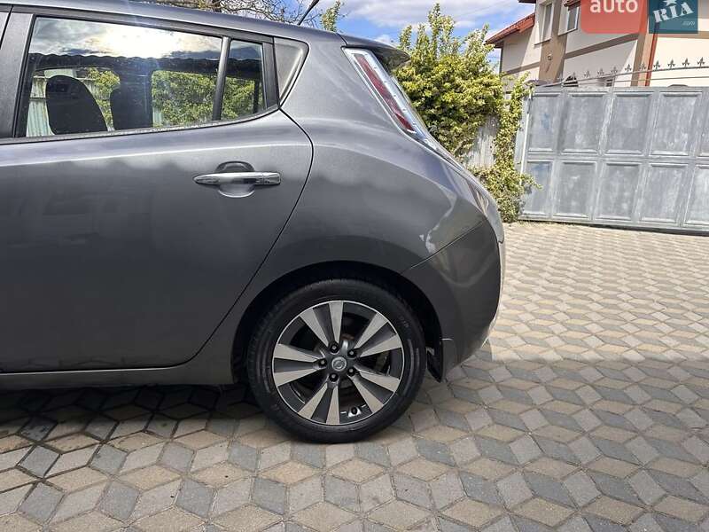 Хэтчбек Nissan Leaf 2014 в Львове