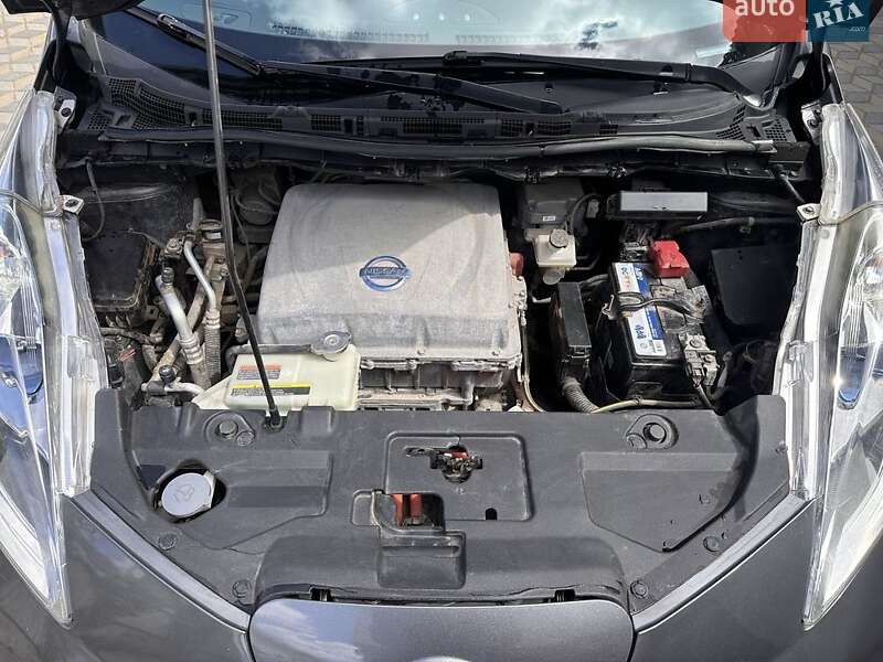 Хэтчбек Nissan Leaf 2014 в Львове