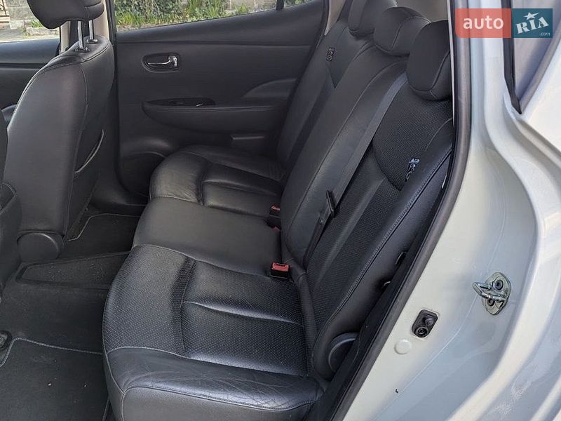 Хетчбек Nissan Leaf 2015 в Рівному