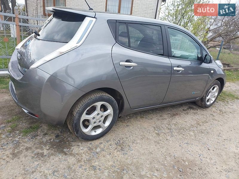 Хетчбек Nissan Leaf 2014 в Сокалі