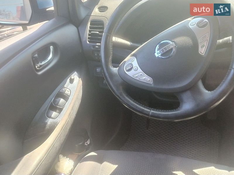 Хетчбек Nissan Leaf 2013 в Києві