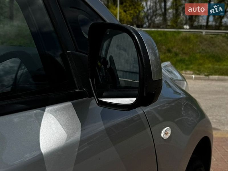 Хетчбек Nissan Leaf 2014 в Полтаві