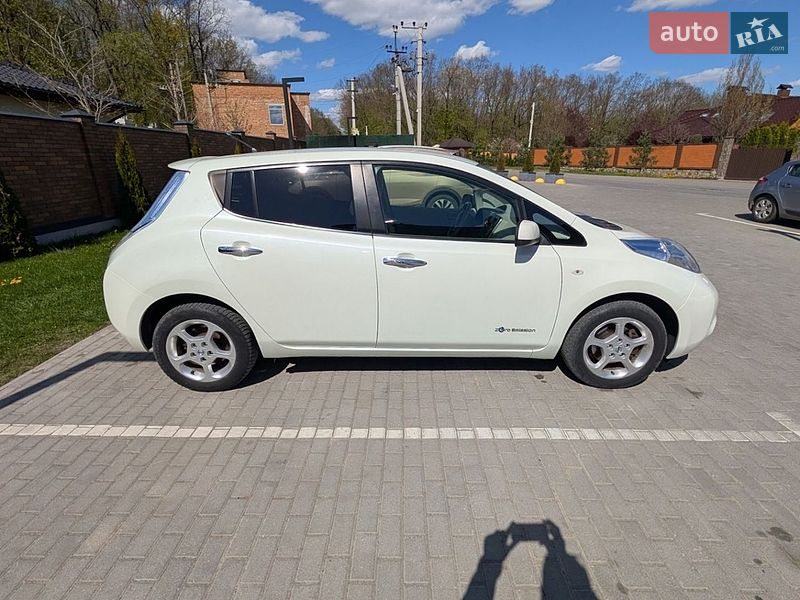 Хэтчбек Nissan Leaf 2012 в Виннице