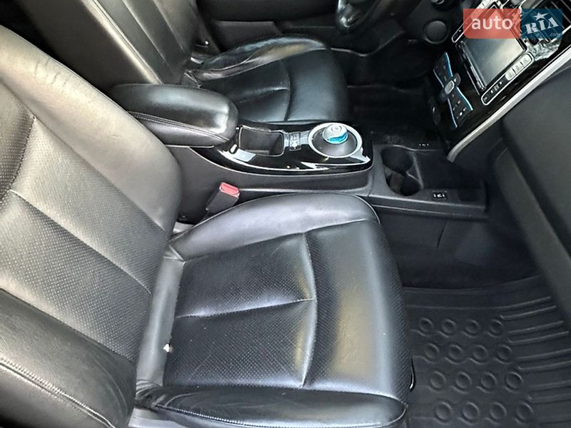 Хэтчбек Nissan Leaf 2016 в Днепре
