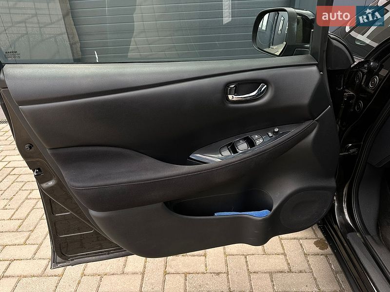 Хэтчбек Nissan Leaf 2014 в Мукачево