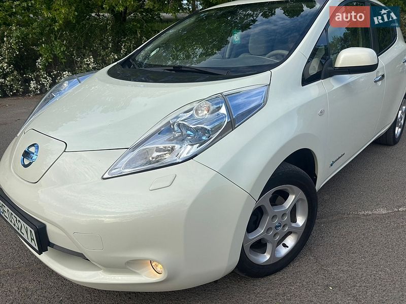 Хэтчбек Nissan Leaf 2012 в Южноукраинске