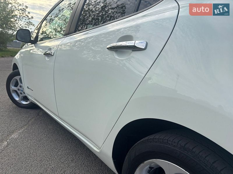 Хэтчбек Nissan Leaf 2012 в Южноукраинске