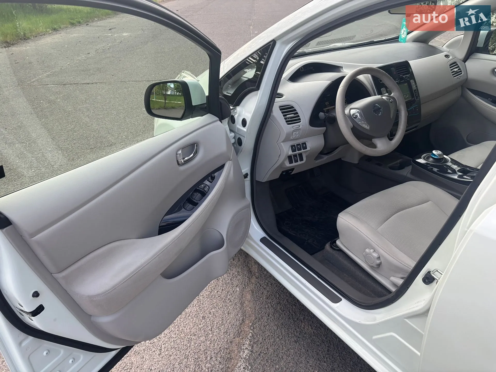 2012 Nissan Leaf - мініатюра 15
