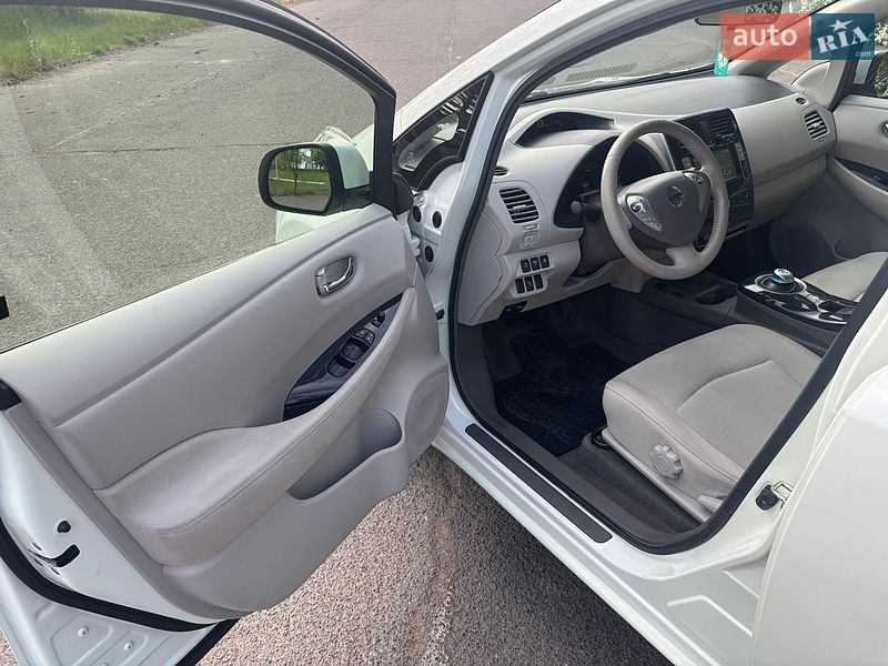 Хэтчбек Nissan Leaf 2012 в Южноукраинске