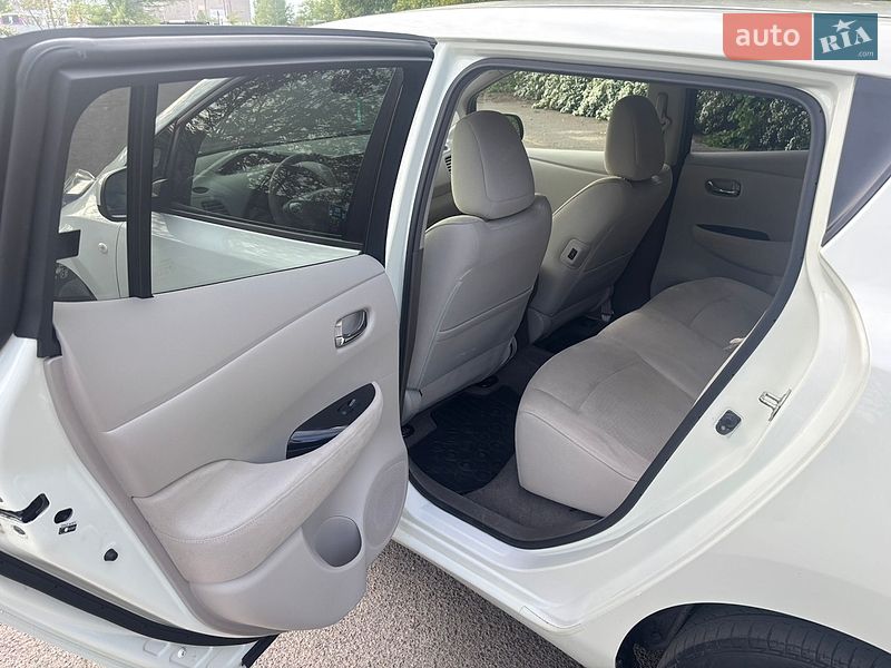 Хэтчбек Nissan Leaf 2012 в Южноукраинске