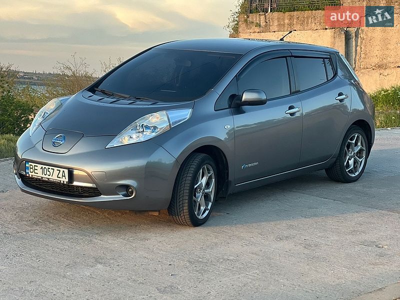 Хэтчбек Nissan Leaf 2014 в Николаеве