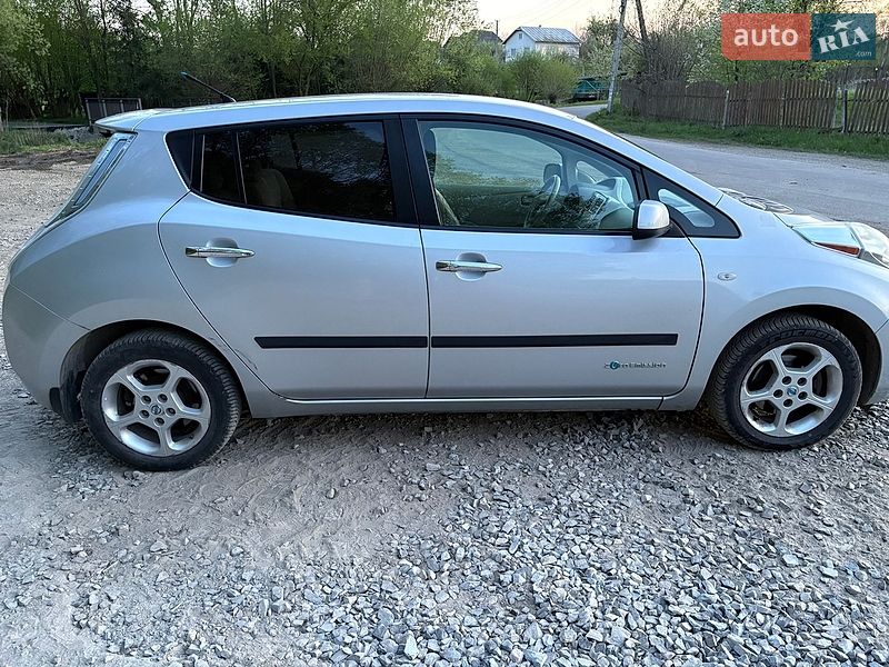 Хэтчбек Nissan Leaf 2012 в Ивано-Франковске