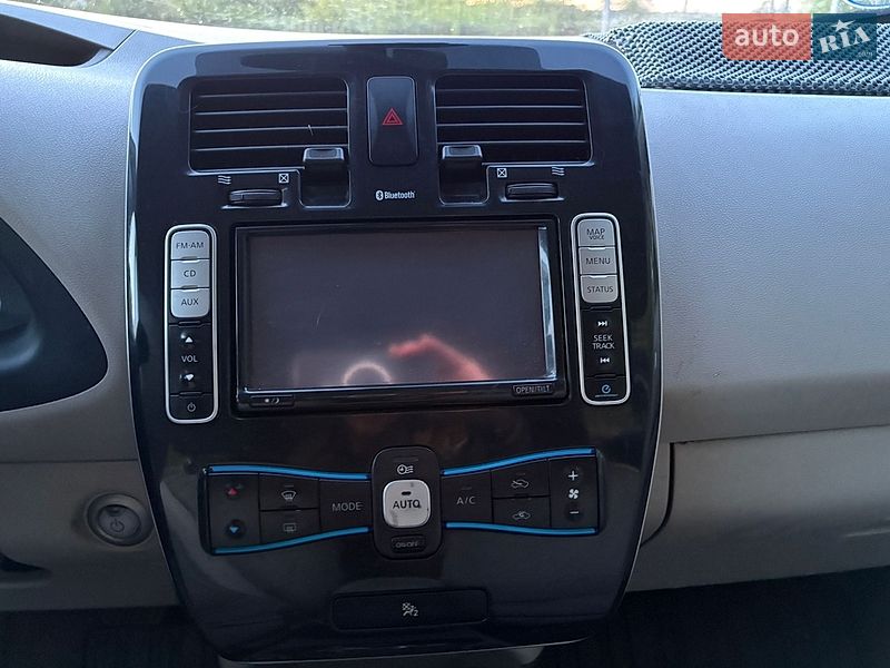 Хэтчбек Nissan Leaf 2012 в Ивано-Франковске