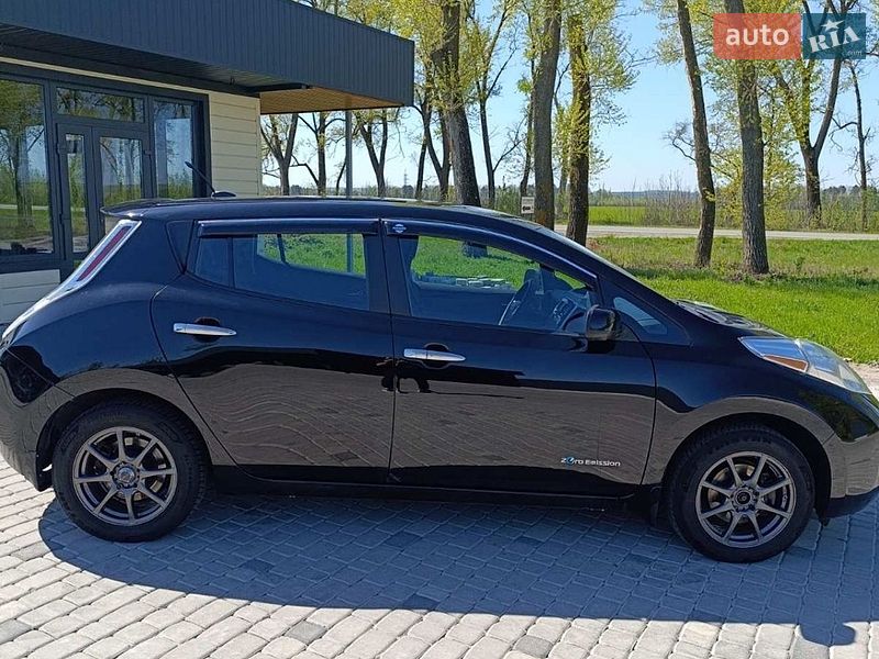 Хэтчбек Nissan Leaf 2013 в Гнивани