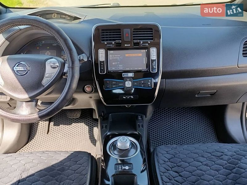 Хэтчбек Nissan Leaf 2013 в Гнивани