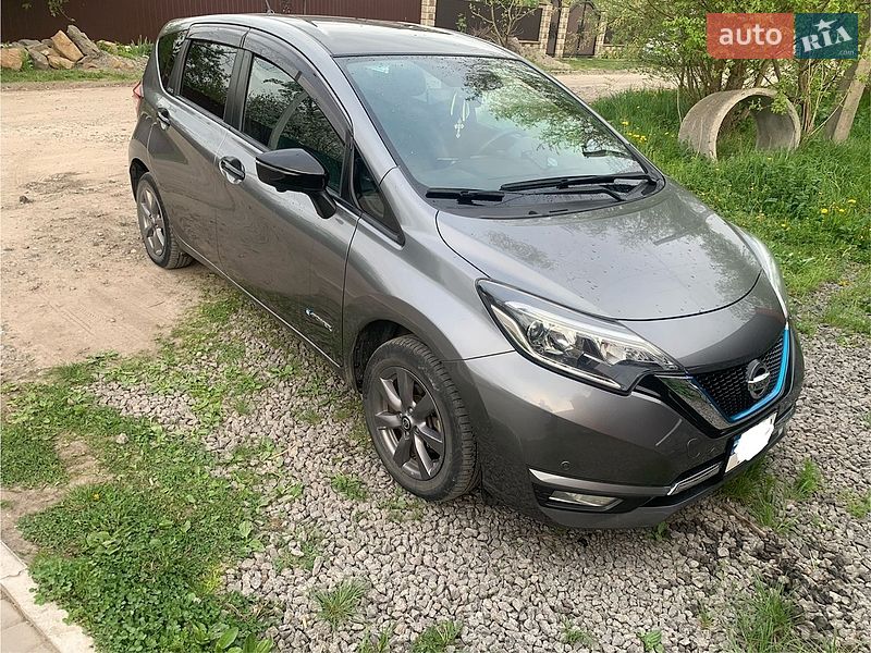 Хэтчбек Nissan Leaf 2020 в Казатине