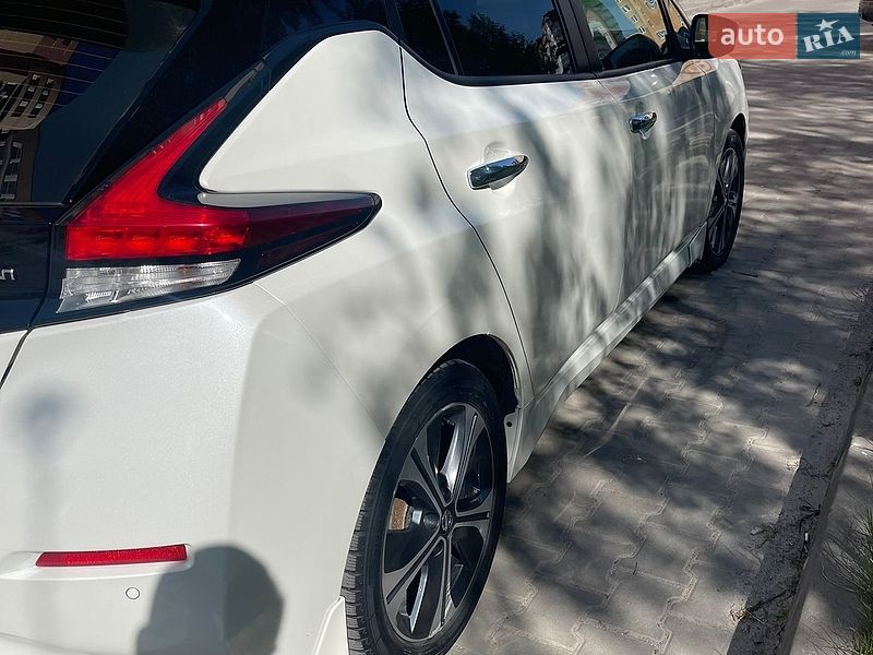 Хэтчбек Nissan Leaf 2021 в Тернополе