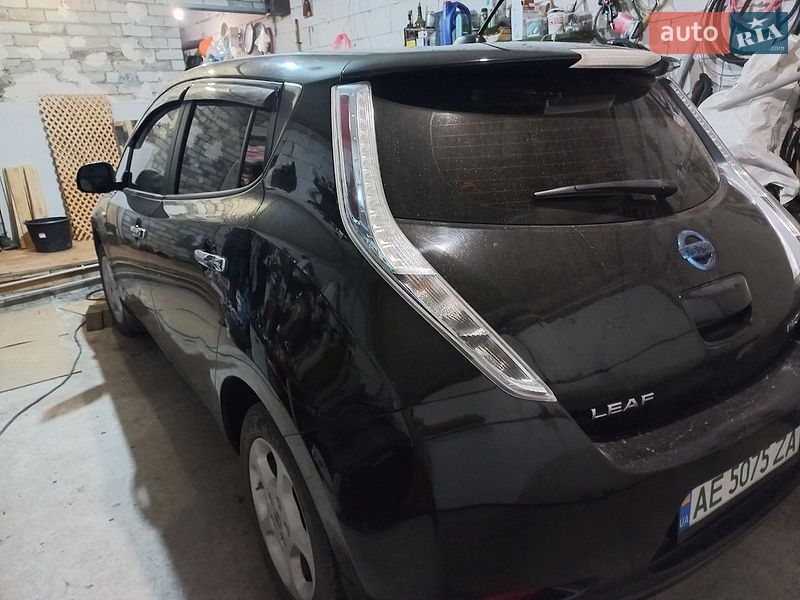 Хэтчбек Nissan Leaf 2013 в Новомосковске