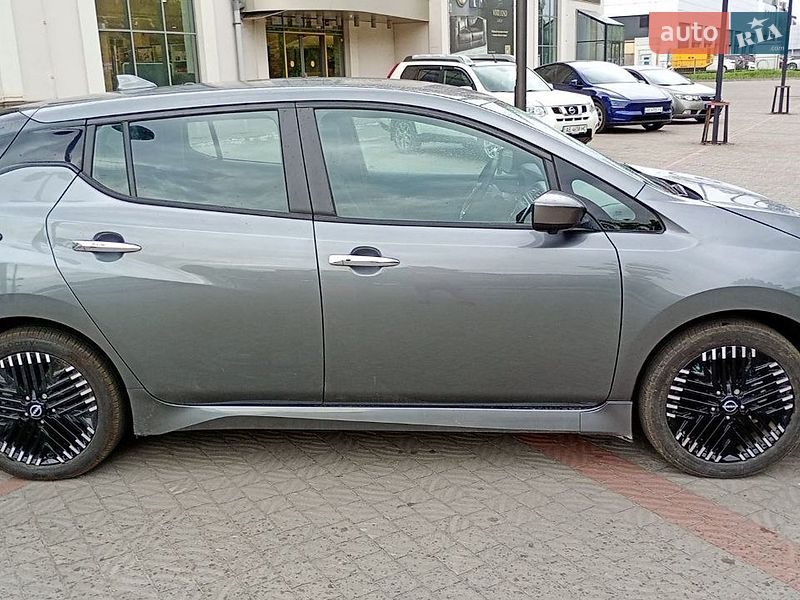 Хетчбек Nissan Leaf 2023 в Дніпрі