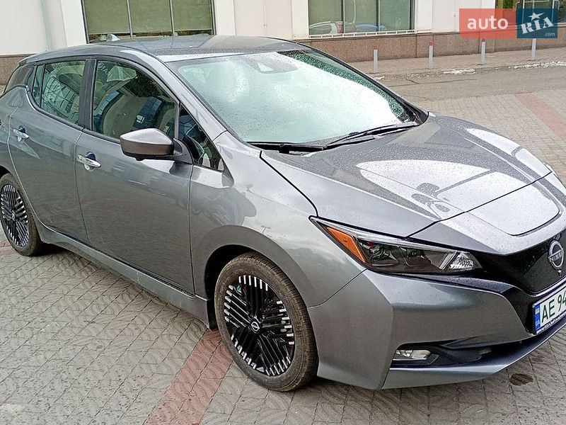 Хетчбек Nissan Leaf 2023 в Дніпрі