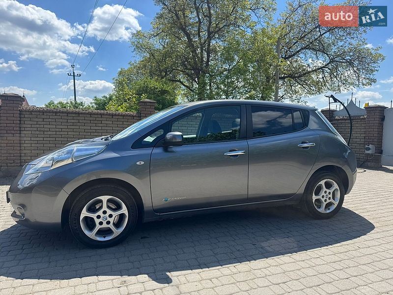 Хетчбек Nissan Leaf 2015 в Чернівцях