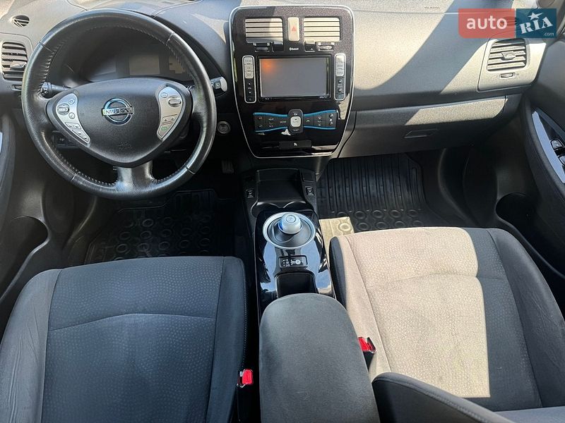 Хетчбек Nissan Leaf 2015 в Чернівцях