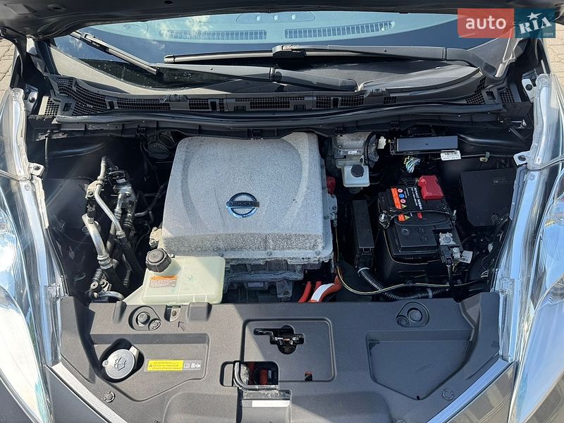 Хетчбек Nissan Leaf 2015 в Чернівцях