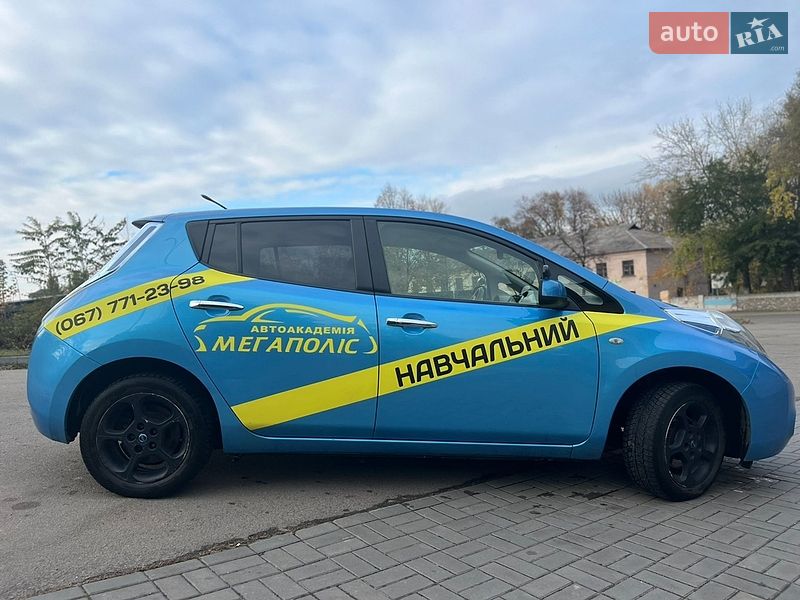 Хэтчбек Nissan Leaf 2011 в Каменском