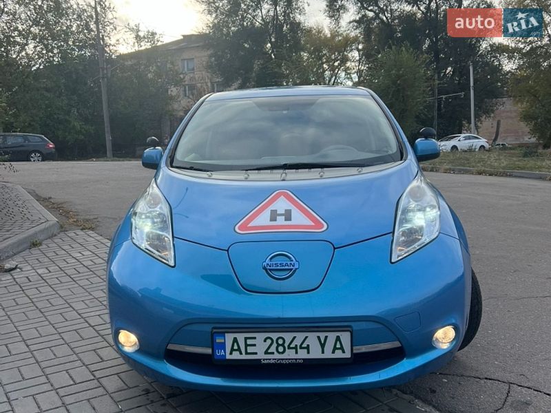 Хэтчбек Nissan Leaf 2011 в Каменском