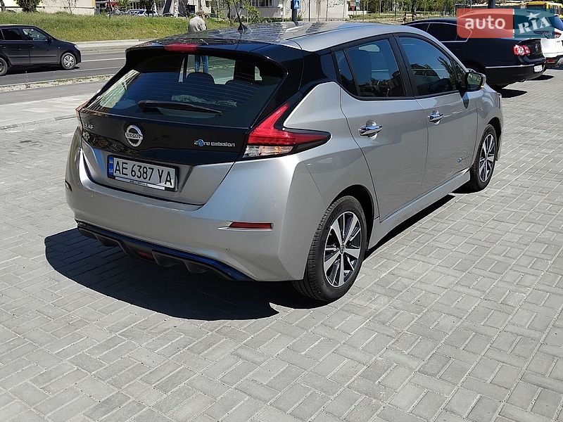 Хетчбек Nissan Leaf 2018 в Дніпрі