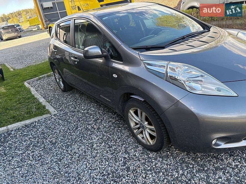 Хэтчбек Nissan Leaf 2015 в Львове