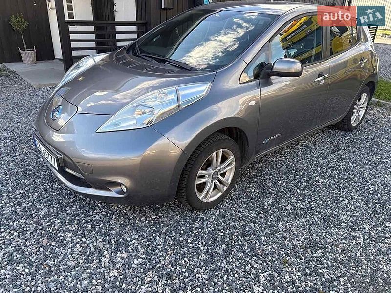 Хэтчбек Nissan Leaf 2015 в Львове