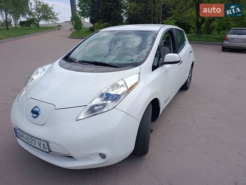 Хетчбек Nissan Leaf 2015 в Житомирі