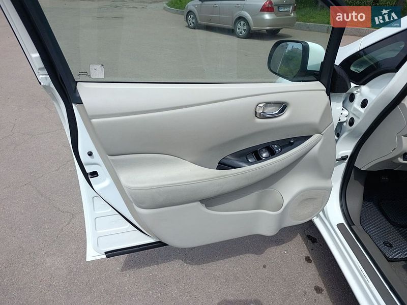 Хетчбек Nissan Leaf 2015 в Житомирі