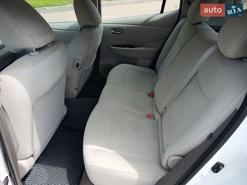 Хетчбек Nissan Leaf 2015 в Житомирі