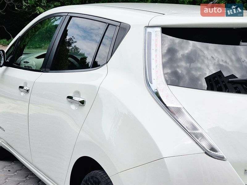 Хэтчбек Nissan Leaf 2013 в Тернополе