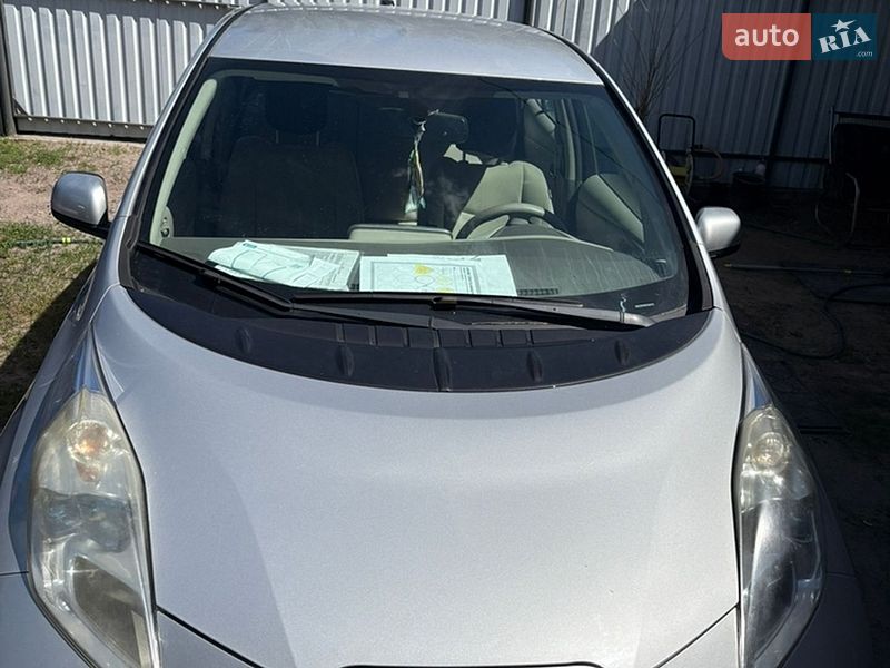 Хэтчбек Nissan Leaf 2011 в Днепре фото Хэтчбек Nissan Leaf 2011 в Днепре
